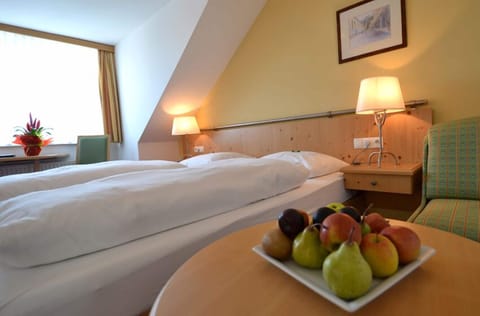 Quadruple Room | Hypo-allergenic bedding, desk, laptop workspace, iron/ironing board