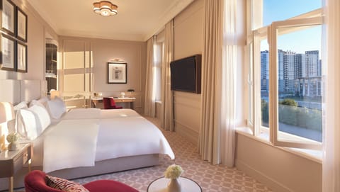 Deluxe Twin Room | Free minibar, in-room safe, blackout drapes, soundproofing