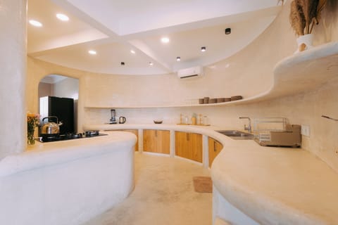 Apartment, 5 Bedrooms | Private kitchen | Electric kettle