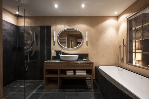 Junior Double or Twin Room, Balcony, Park View | Bathroom | Hair dryer, slippers, towels, soap