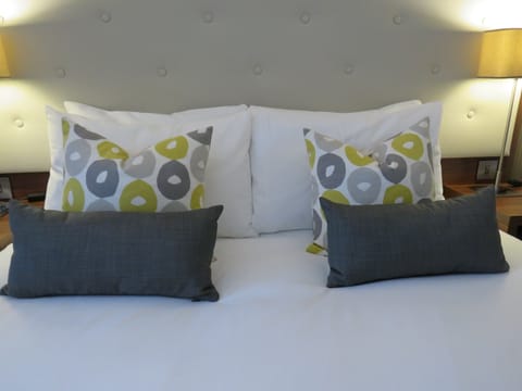 Premium bedding, in-room safe, desk, laptop workspace