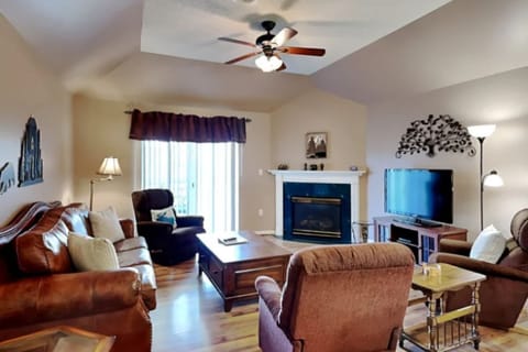 Spacious Living Room with Gas Fireplace, Sleeper Sofa and SMART TV with Cable & WIFI throughout vacation rental