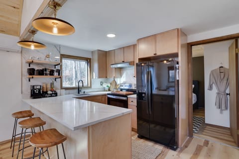 coffee bar with seating