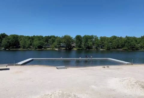 Enjoy direct access to the lake, perfect for swimming, kayaking and more!