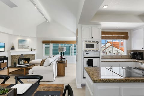 Dining table for 6 and kitchen