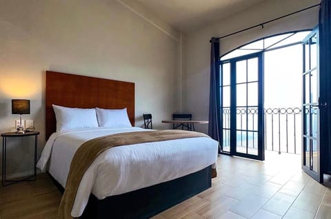 Soundproofing, free WiFi, bed sheets