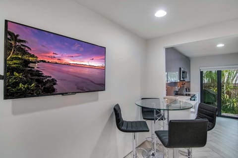 Dining seating for 4