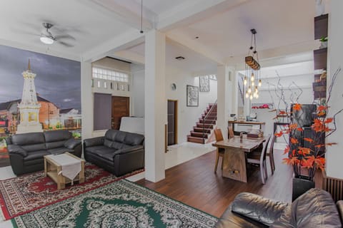 Family House | Living area | 40-inch Smart TV with digital channels, Netflix, streaming services