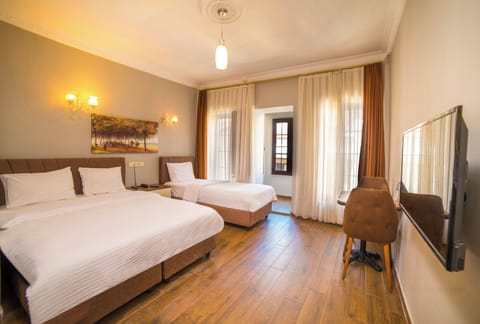 Luxury Triple Room | Premium bedding, down comforters, Select Comfort beds, minibar