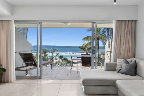 Beachfront Superior 2 Bedroom Apartment | Terrace/patio