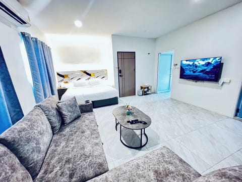 Junior Room, Kitchen | Free WiFi, bed sheets