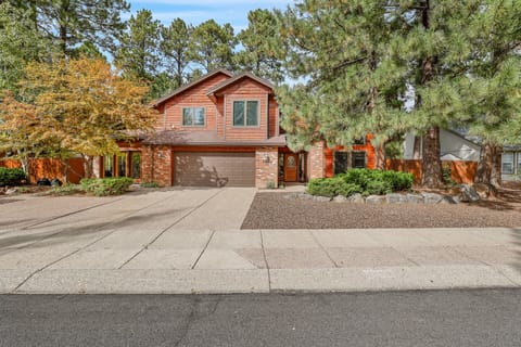 PORTER presents Eagle's Landing! This delightful two-story home, complete with a private casita, is perfect for multi-family or group trips.