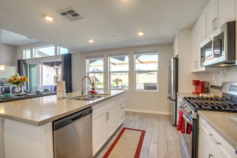 House (3 Bedrooms) | Interior