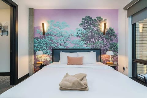 Master Bedroom w/ Casper King Mattress