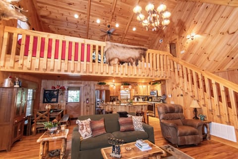 “Cabin core in every corner. Welcome to your mountain hideaway 🏔️🖼️”