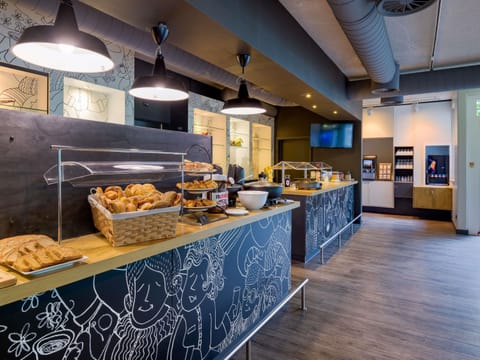 Daily buffet breakfast for a fee