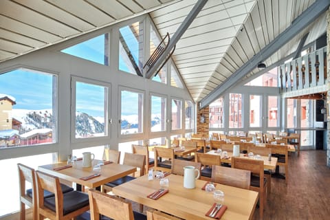 2 restaurants, breakfast, lunch, dinner served; Regional cuisine