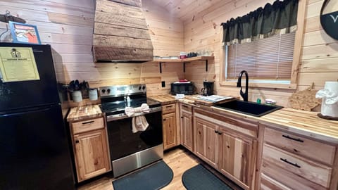 Kitchen has all the essentials that you should need to make that wonderful meal.