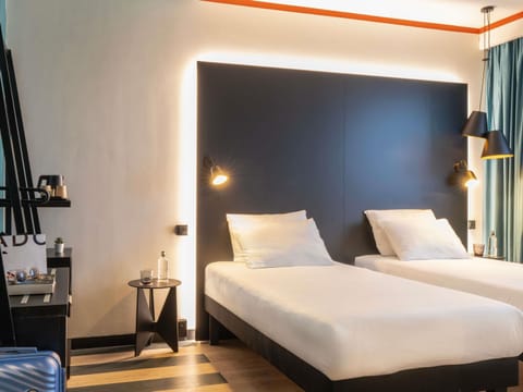 Standard Room, 2 Twin Beds | 1 bedroom, in-room safe, desk, laptop workspace