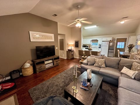 living area/ open floor plan