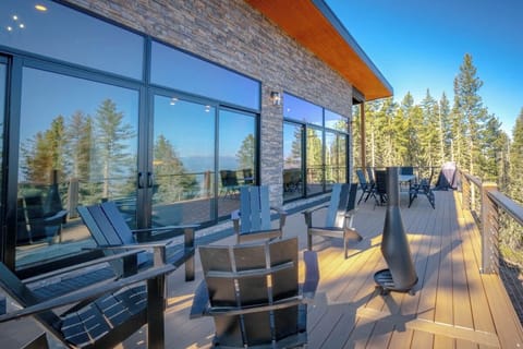 Deck with Amazing Views!