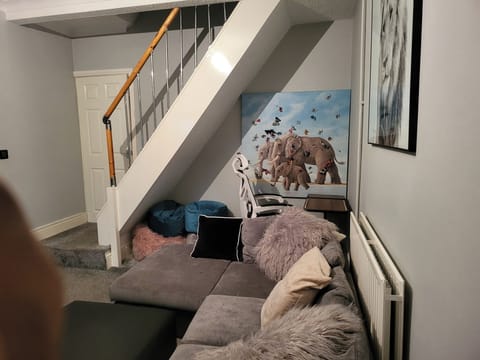 Apartment | Living area | TV