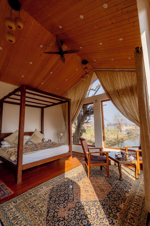 Luxury Chalet, Lake View | 5 bedrooms, blackout drapes, WiFi (free), bed sheets