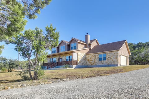 Fischer Vacation Rental | 4BR | 3BA | 2,514 Sq Ft | Steps to Enter