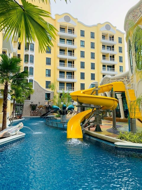 2 outdoor pools