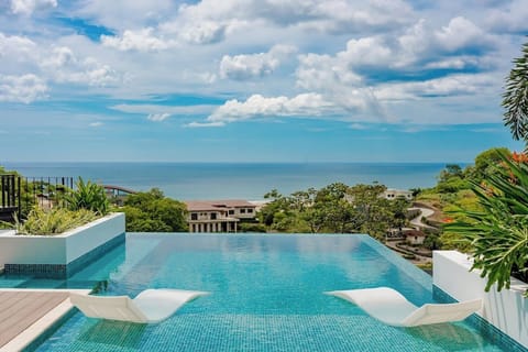 Tranquil oasis for relaxation and fun under the sun. - Can't get enough of that view!