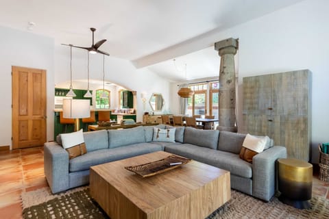 House | 5 bedrooms, high-speed internet