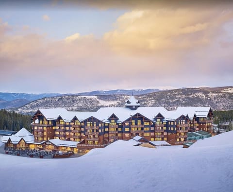 Luxury resort One Ski Hill Place