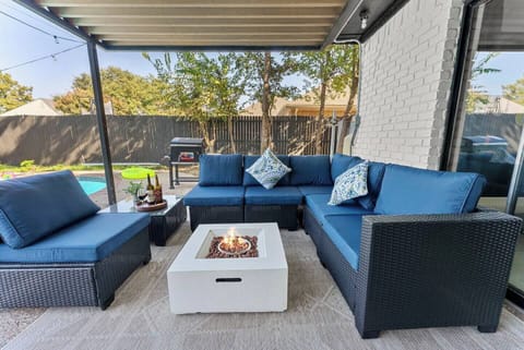 Unwind in our outdoor seating area with a firepit for cozy evenings. Just steps away from the sparkling pool and soothing hot tub, this inviting space is perfect for relaxing with friends and family while enjoying the beautiful Texas nights.