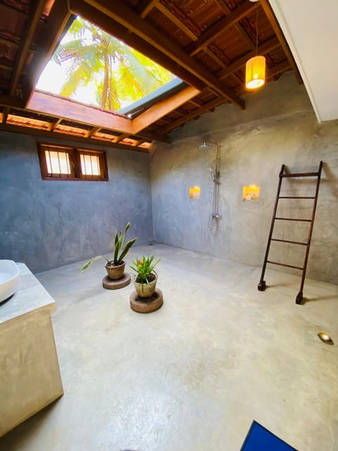 Deluxe Double Room, Ensuite | Bathroom | Free toiletries, towels, soap, shampoo