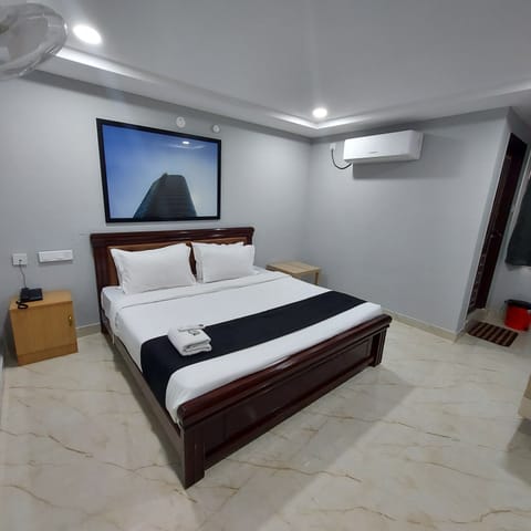Egyptian cotton sheets, premium bedding, Select Comfort beds, free WiFi