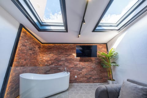 Private spa tub