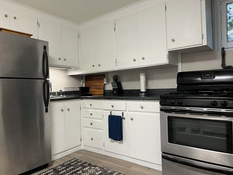 Fully equipped kitchen.