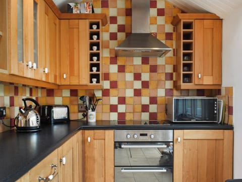 Kitchen | Gew Cottage, Helston