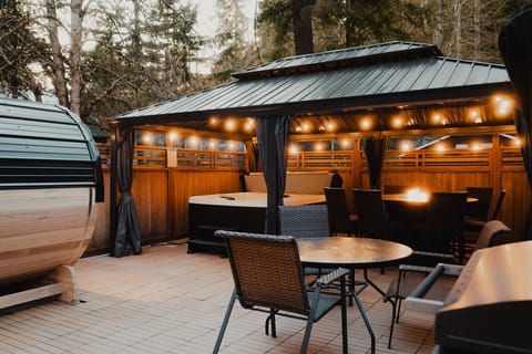 Private Courtyard Oasis – Unwind in your own glowing retreat with a sauna, hot tub, and fire-lit lounge designed for unforgettable evenings.