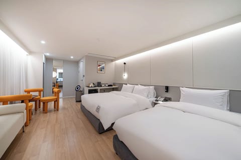 Executive Twin Room, City View | Desk, laptop workspace, free WiFi