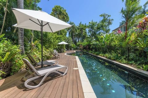 25m lap pool, perfect for cooling off after a day out