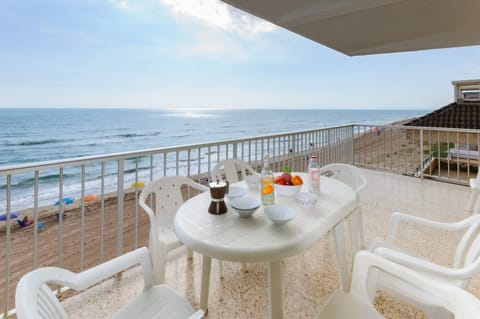Apartment | Outdoor dining