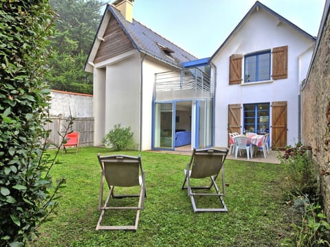Plant, Building, Property, Window, Furniture, Land Lot, Sky, House, Grass, Chair