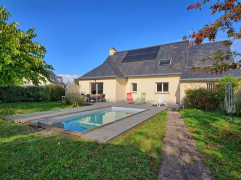 Plant, Sky, Building, Property, Window, House, Water, Tree, Land Lot, Cottage