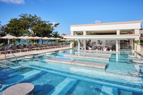 3 outdoor pools, pool umbrellas, sun loungers
