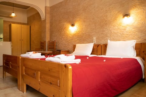 Triple Room | Minibar, in-room safe, rollaway beds, free WiFi