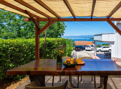 Apartment (One Bedroom Apartment with Terrace) | Dining room