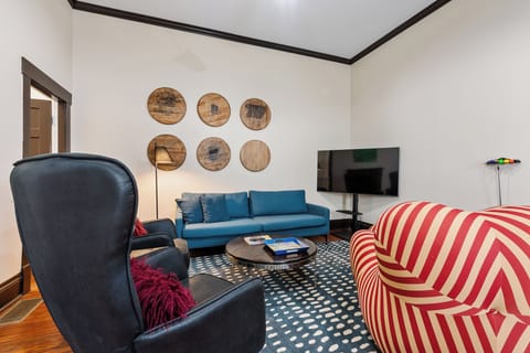 Bright spacious living room for conversation, movies, or a round of mini golf!