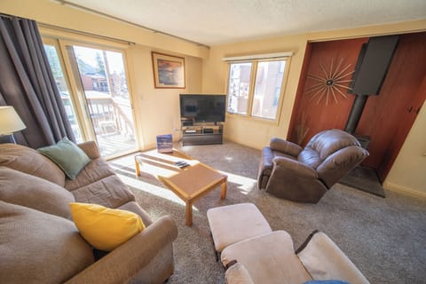 Cozy ski vacation property at Key Condos!