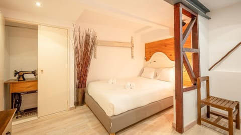Stay in this vintage decorated apartment in the heart of Alfama #vintage #decor #portugal #pt #lisbon